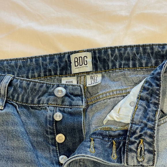 Urban Outfitters BDG Two Toned Raw Hem Jessye Straight Leg Jeans - Picture 2 of 4